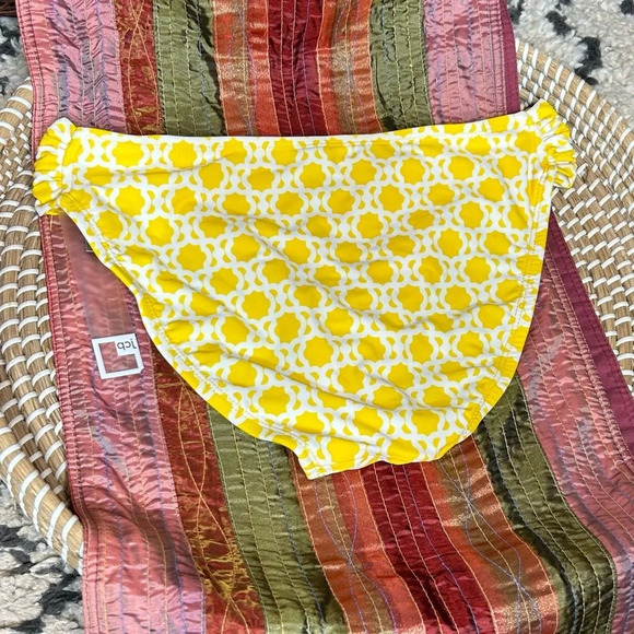 NWT JCPenny Yellow White Basket Weave Print Bikini Bottom size Medium - Picture 4 of 4